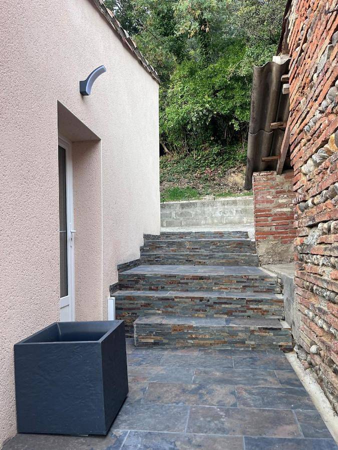 Gîte pour 2 personnes, avec terrasse ainsi que jacuzzi et jardin à Montaigut-sur-Save - 3