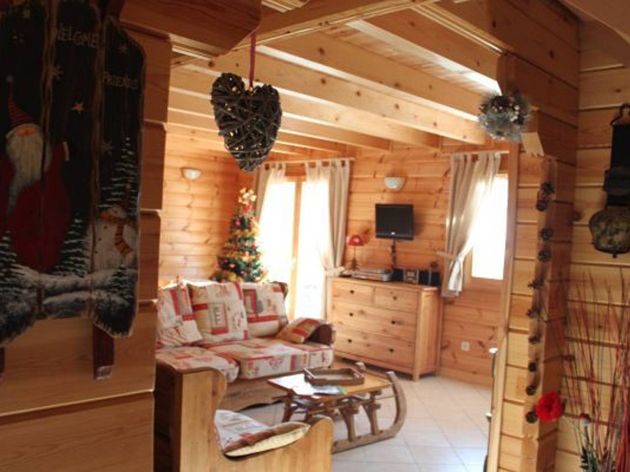 Chalet haut de gamme avec sauna, terrasse et jardin près de la montagne vosgienne in Saint-Nabord, Région d'Épinal
