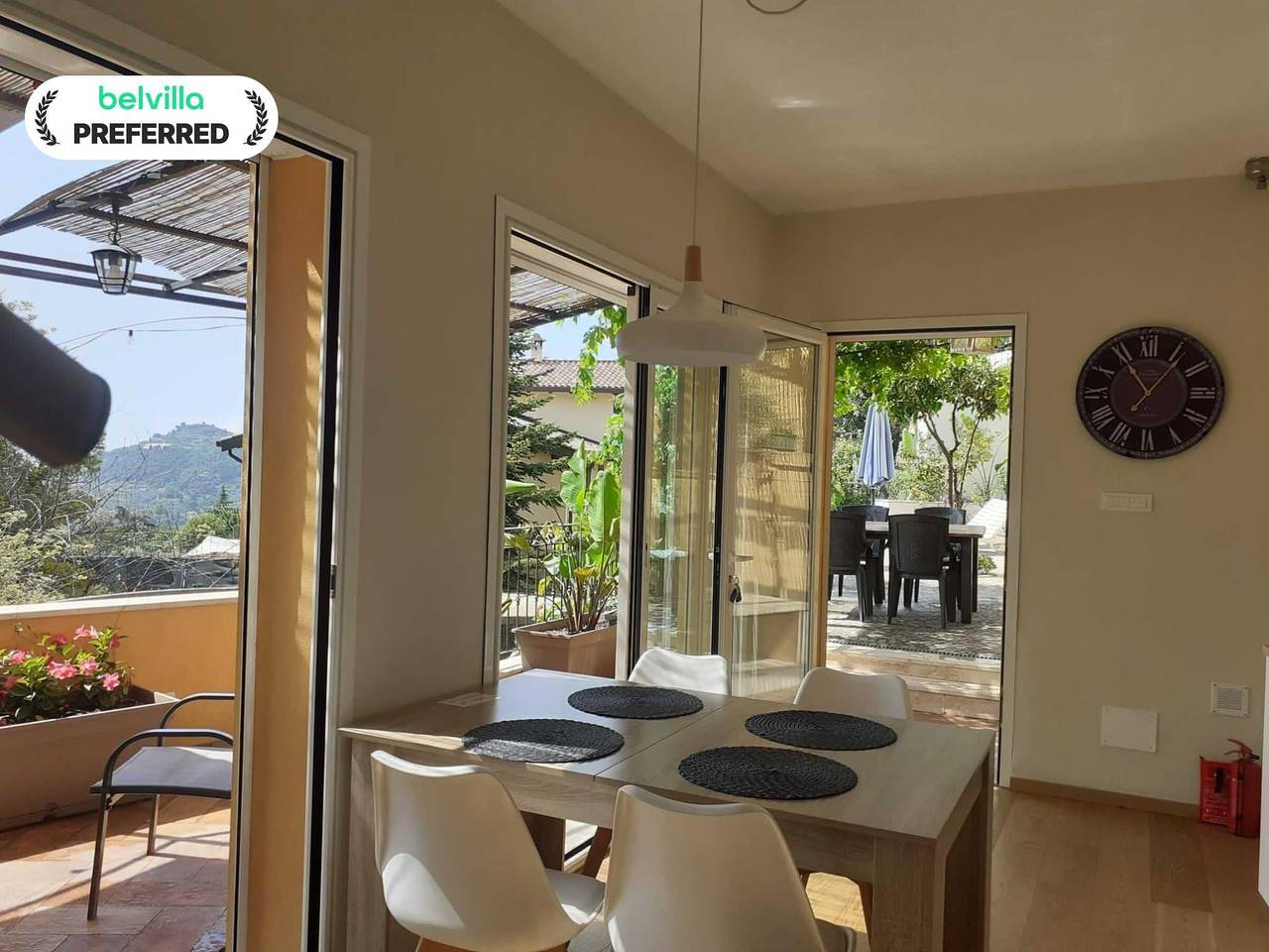 Chic Coastal Hill Escape in Ventimiglia, Italienska rivieran