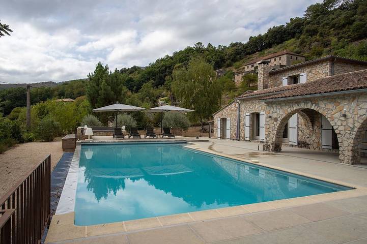 Villa pour 7 personnes, avec terrasse ainsi que jardin et piscine dans les Parc national des Cévennes