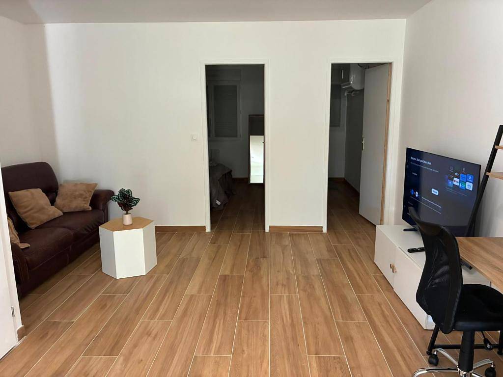 Apartamento entero, Novastay Breuillet — Apartamento moderno con jardín in Breuillet (Essonne), Essonne