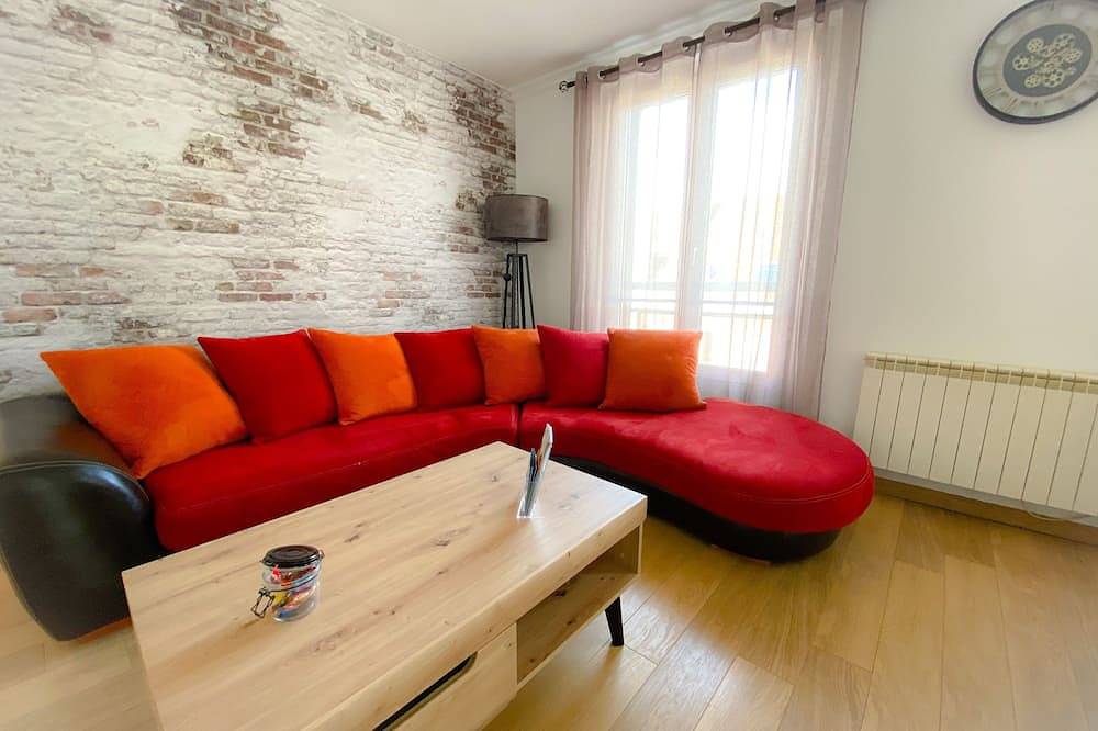 Entire apartment, Apartment-Family-Ensuite-Le Welcome in Calais, Calais region