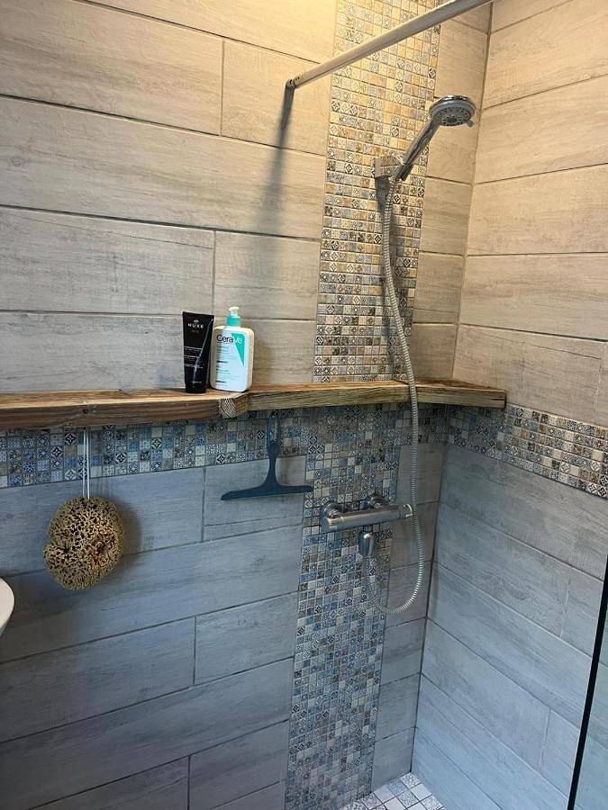 Appartement de vacances entier, Double Room with Private Bathroom in Lisieux, Région de Lisieux