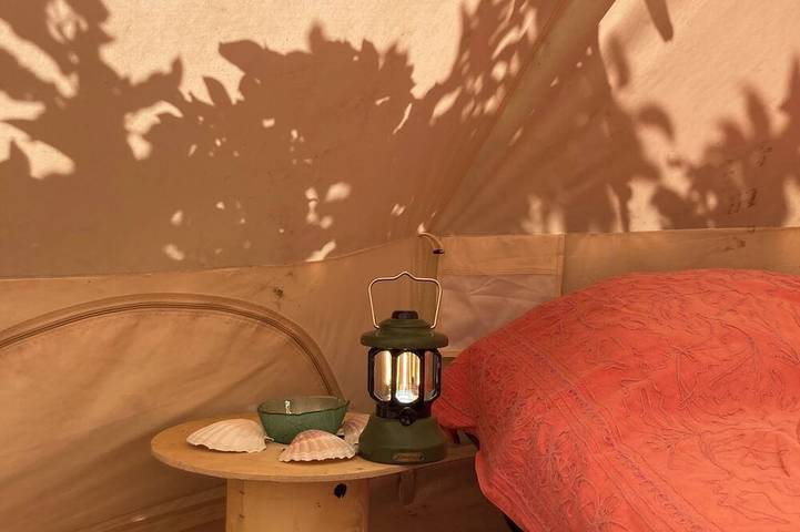 Unusual : bell tent in natural, bucolic garden in Lézardrieux, Rosa Granitküste