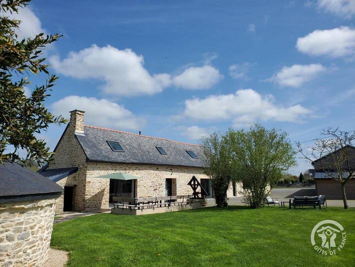 Gîte pour 9 personnes, avec jardin et terrasse à La Bouëxière