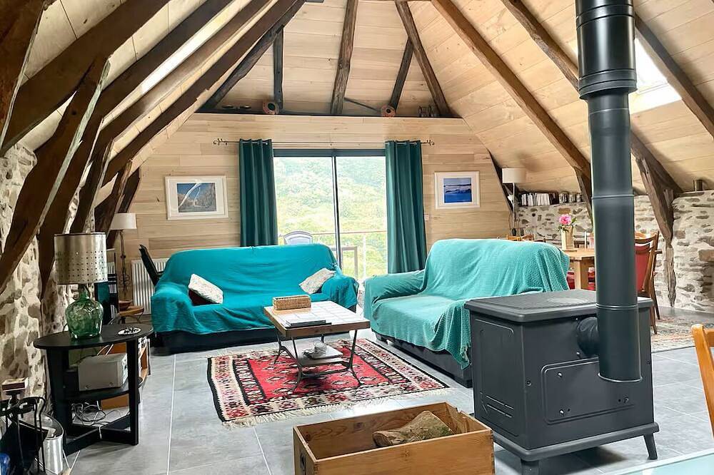 Gîte Le Couderc de Coubisou, grange rénovée in Coubisou, Parc naturel régional de l'Aubrac