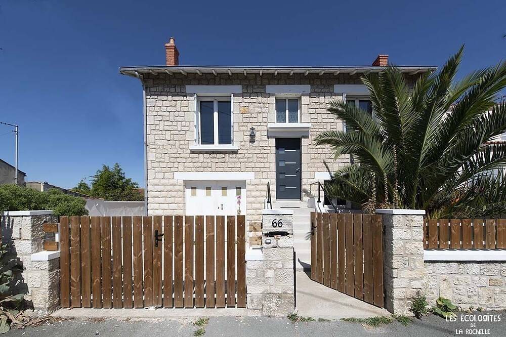 Entire apartment, 💚 Ecologite 💚 Large zen garden 💚 Free parking 💚 Duplex with mezzanine in La Rochelle, La Rochelle region