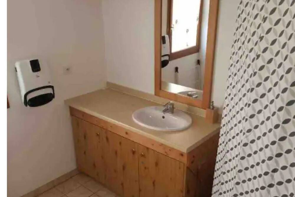 Ganze Wohnung, Cosy 1 Br apartment with swimming pools, tennis, sauna, 5 mn from Annecy's lake. in Giez, Parc naturel régional du Massif des Bauges