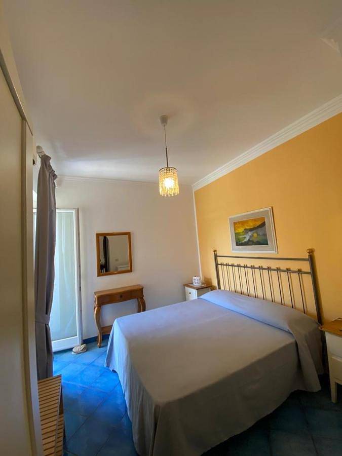 B&B Lunaponzese-Ponza centro in Chiaia di Luna, Ponza