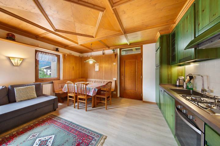 Entire apartment, Apartment 'Michaela A Vinigo' with Mountain View, Private Terrace and Wi-Fi in Vodo di Cadore, Eastern Dolomites