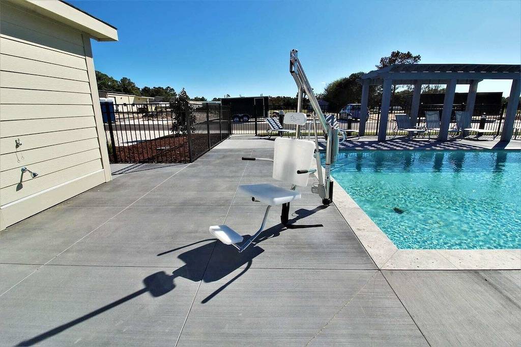 Ganze Wohnung, Crabacabana: The Heart of Corolla Beach Life/Steps to Sand<10 min. in Corolla, Currituck County