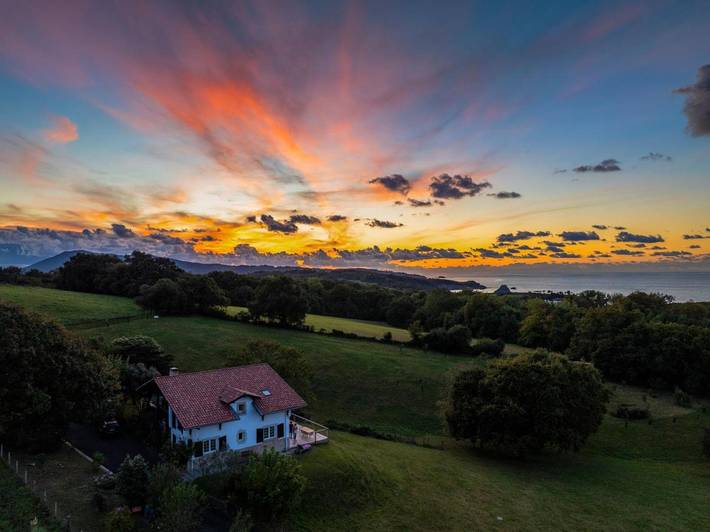 Chambre d’hôte pour 2 personnes, avec vue et jardin à Urrugne