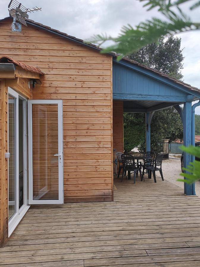 Location de vacances pour 4 personnes, avec vue ainsi que jardin et piscine, animaux acceptés à Proissans - 4