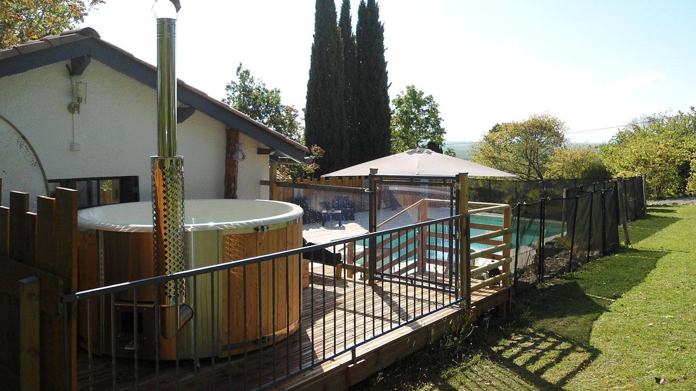 Gîte Le Millepertuis - spa sauna piscine privés in Puylaroque, Massif central