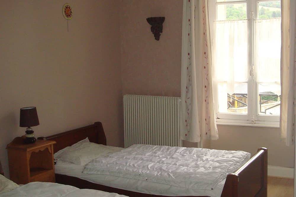 House in the Sancy 7 bedrooms 7 bathrooms in Murat-le-Quaire, Regionaler Naturpark Volcans d'Auvergne