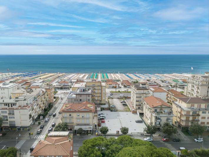 Ferienwohnung für 8 Personen, mit Terrasse und Garten in Lido di Camaiore