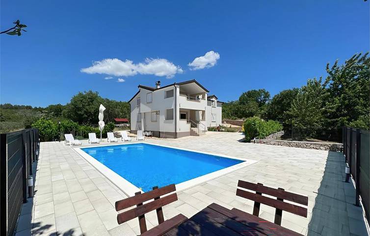 Geräumige 250 m² große Wohnung mit Pool, Küche und WLAN-Zugang in Cista Provo, Makarska Riviera