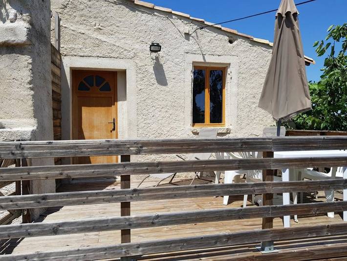 Gîte pour 4 personnes, avec vue ainsi que jardin et piscine à Meynes - 3