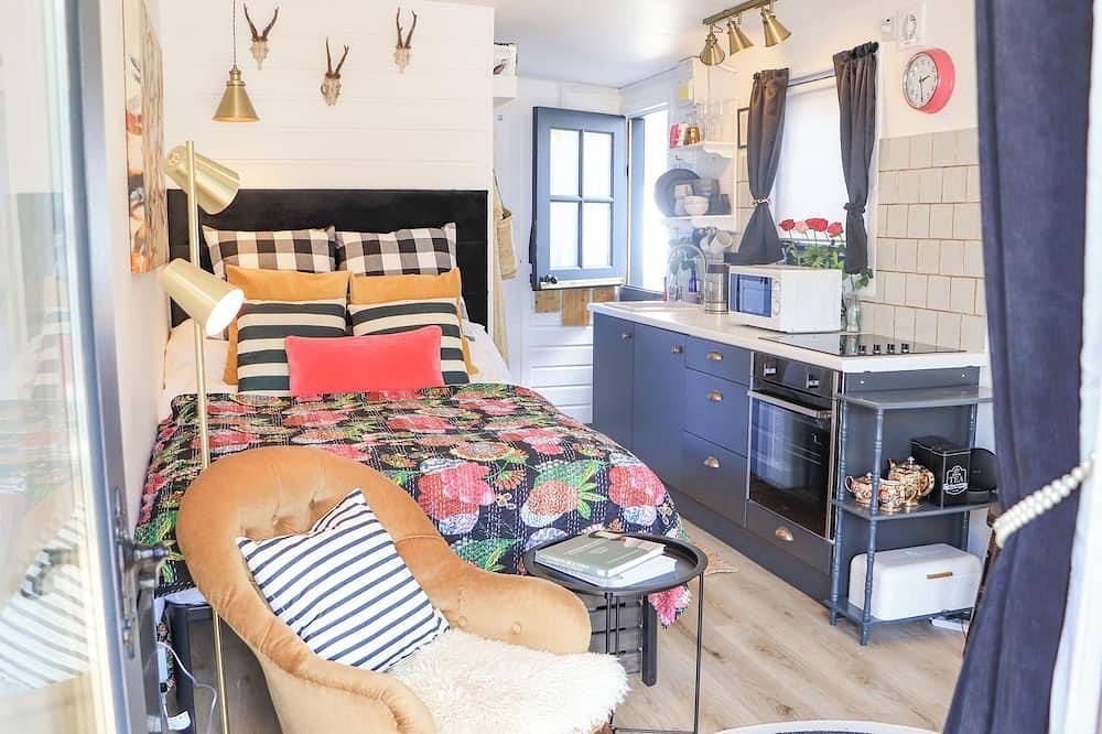 Creed Cabin, pet friendly, character holiday cottage in Stornoway in Lewis and Harris, Äußere Hebriden