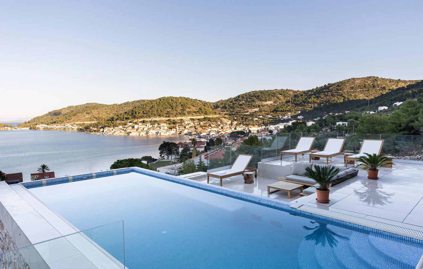 Hus för 8 Personer med pool in Vis Town, Split-Dalmatia guovlu