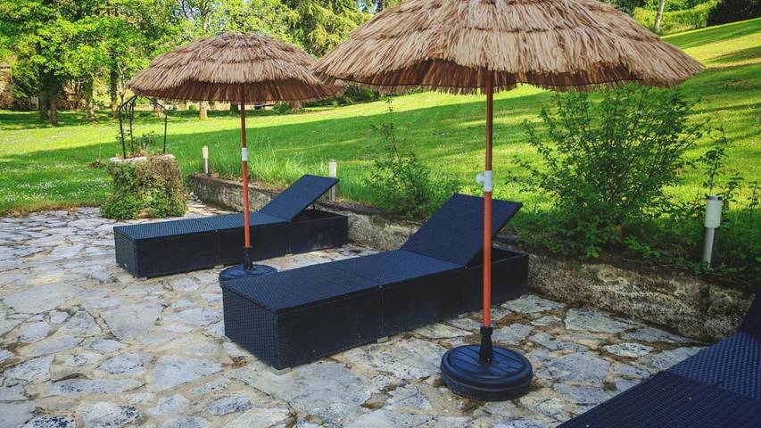 Gîte pour 2 personnes, avec vue et jardin ainsi que terrasse et piscine à Urval - 4