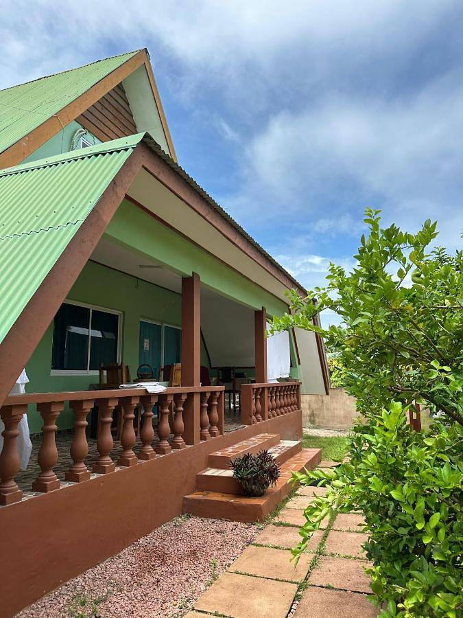 Appartement de vacances pour 6 personnes, avec vue sur le lac ainsi que vue et jardin