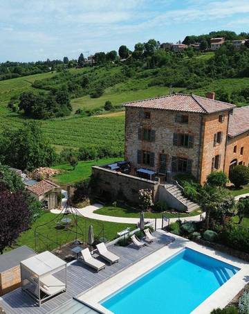 Chambre d’hôte pour 2 personnes, avec vue ainsi que piscine et jardin à Lachassagne