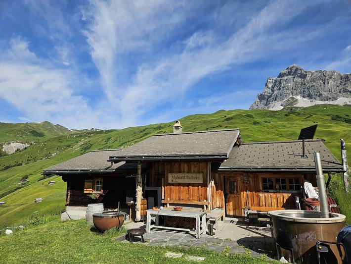 Ferienwohnung für 9 Personen, mit Balkon und Whirlpool, kinderfreundlich in St. Antönien