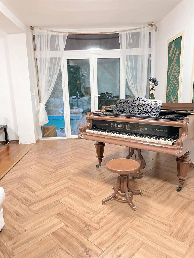 Ferienhaus für 9 Personen, mit Garten und Pool sowie Ausblick, mit Haustier im Burgenland