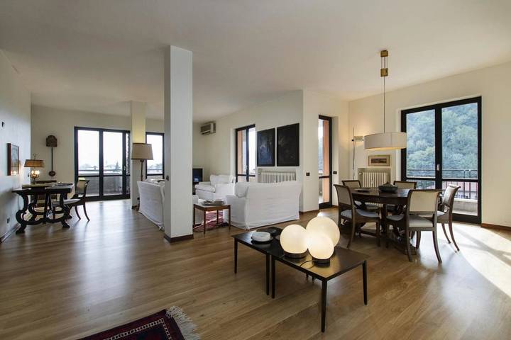 Ferienhaus für 8 Personen, mit Balkon und Terrasse sowie Garten und Pool in Cernobbio