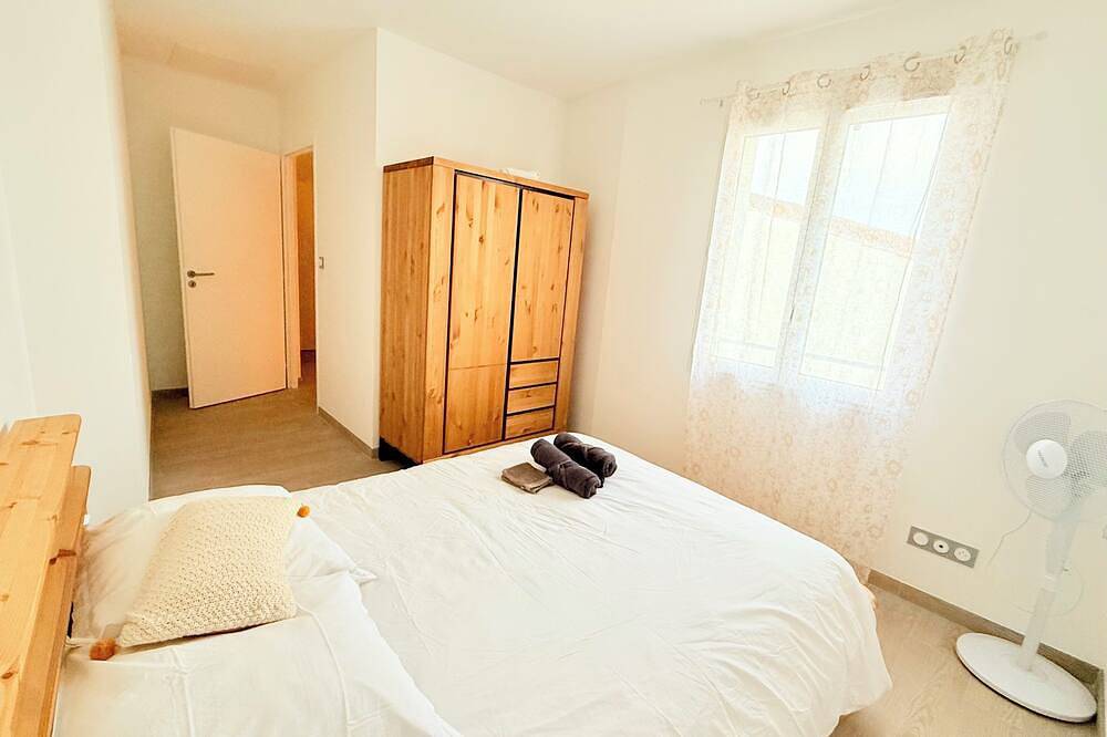 Trio house, free private parking, wifi, Tvsmart. in Puilboreau, La Rochelle region