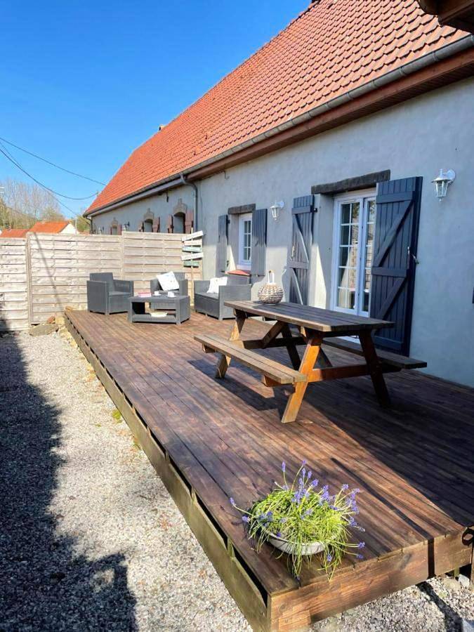 Location de vacances pour 7 personnes, avec jardin et piscine à Lottinghen