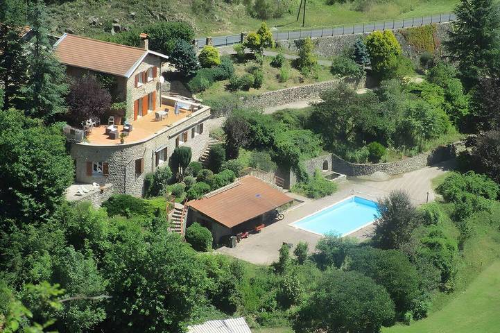 Location de vacances pour 2 personnes, avec piscine et jardin à Saint-Julien-Labrousse