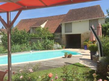Cottage pour 2 personnes, avec piscine ainsi que terrasse et vue à Milhac