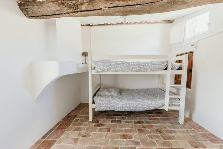 Location de vacances pour 14 personnes, avec jardin ainsi que piscine et vue, adapté aux familles à Saint-Michel-l'Observatoire - 4