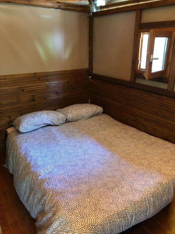 Camping pour 4 personnes, avec Terrasse ainsi que Jardin et Piscine