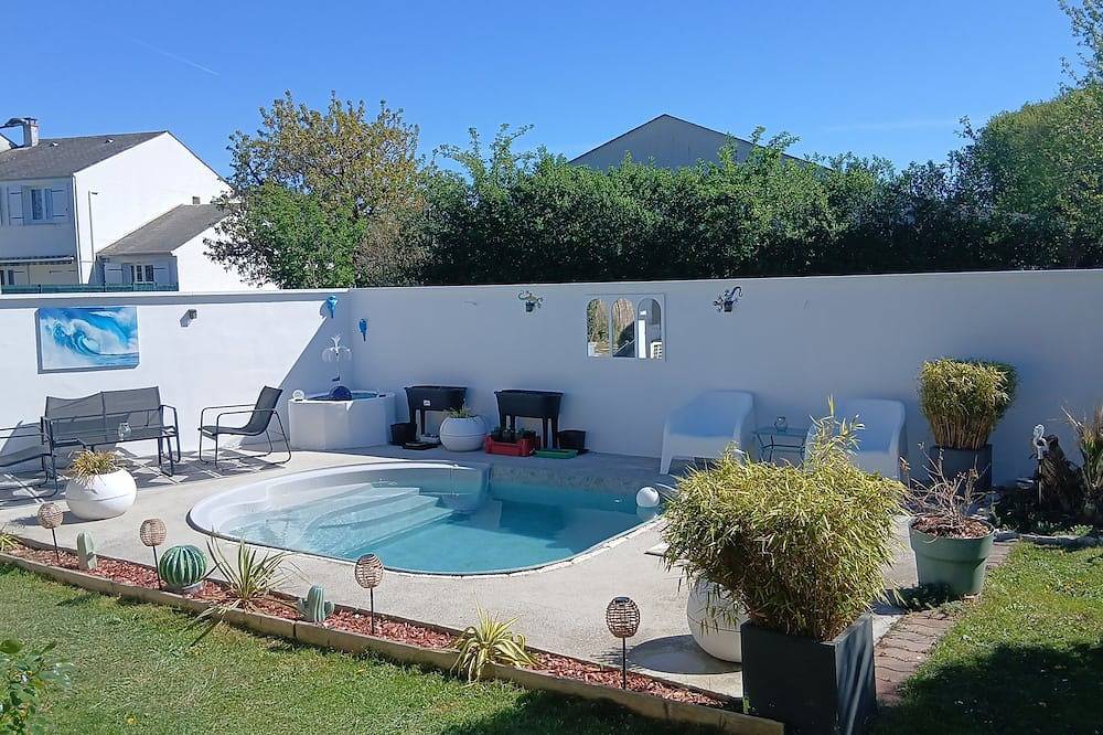 Maison , 3 chambres, jardin, piscine in Savigny-le-Temple, Seine-et-Marne