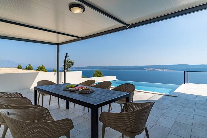 Meerblick Villa Marila mit privatem beheizter Pool mit Hydromassage, 3 Schlafzimmer mit Bad (6+2 Personen), 1 km vom Strand entfernt in Lokva Rogoznica, Omis-Riviera