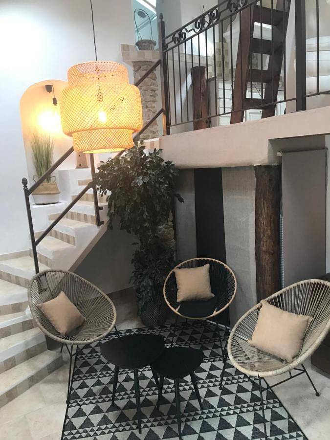 Gîte pour 2 personnes, avec piscine ainsi que vue et jardin à Ampus - 4