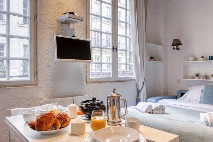 Entire apartment, New & Authentic Studio - The Historical Le Marais in 4th Arrondissement, Paris