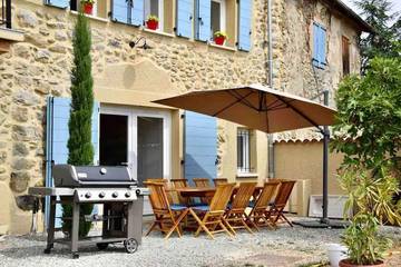 Gîte pour 10 personnes, avec balcon et jardin, animaux acceptés à Châteauvieux (Hautes-Alpes)