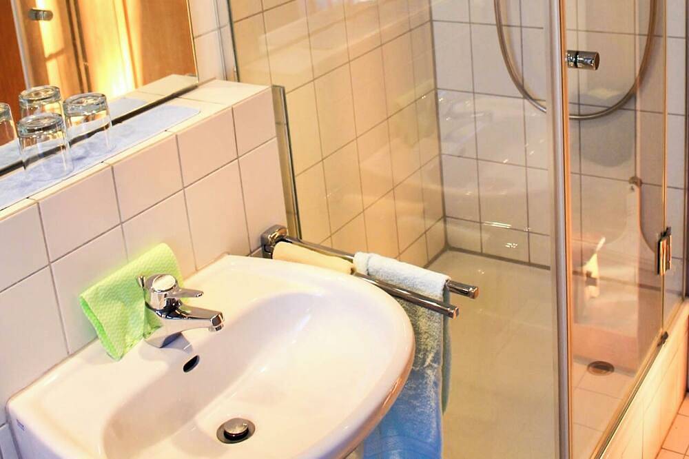 Ganze Wohnung, Ferienwohnung Kuprella 1 - mit Liegewiese und privatem Seezugang in Nonnenhorn in Nonnenhorn, Bayerisch Schwaben