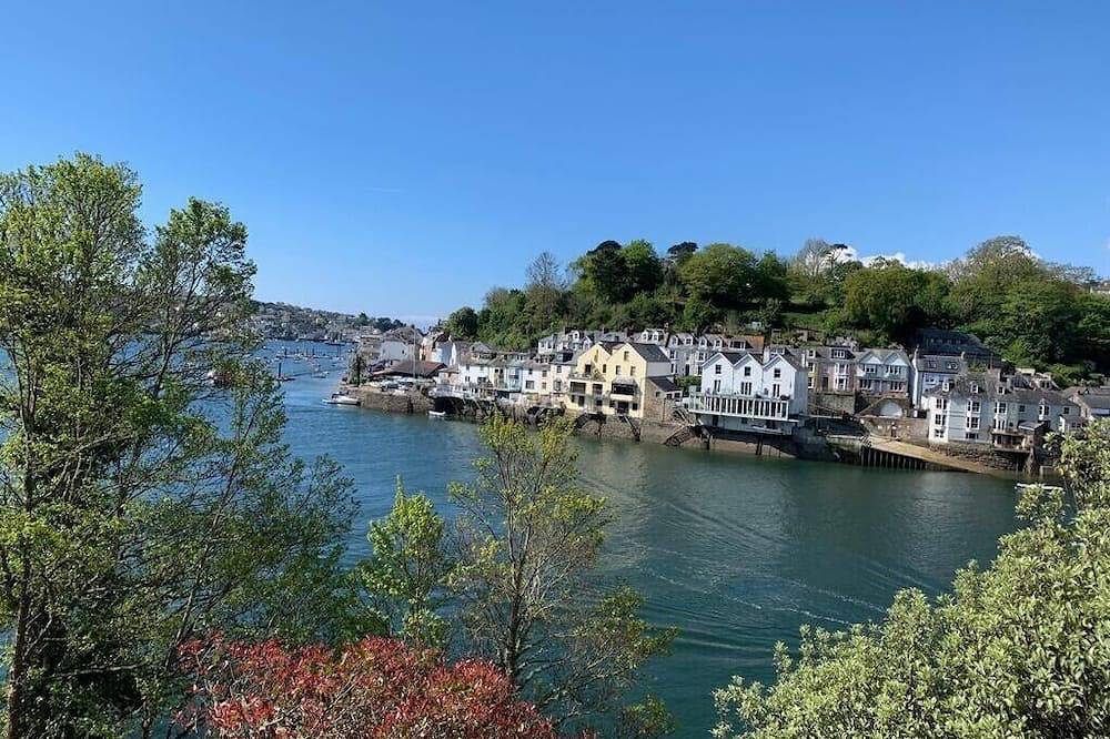 Aus dem Blau ist ein Refurbished Riverside Cottage mit herrlichem Blick auf den Fluss in Polperro, Fowey