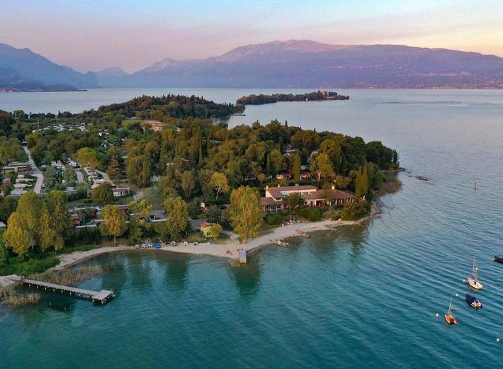 Glamping per 5 persone, con Idromassaggio e Terrazza nonché Giardino e Piscina a San Felice del Benaco