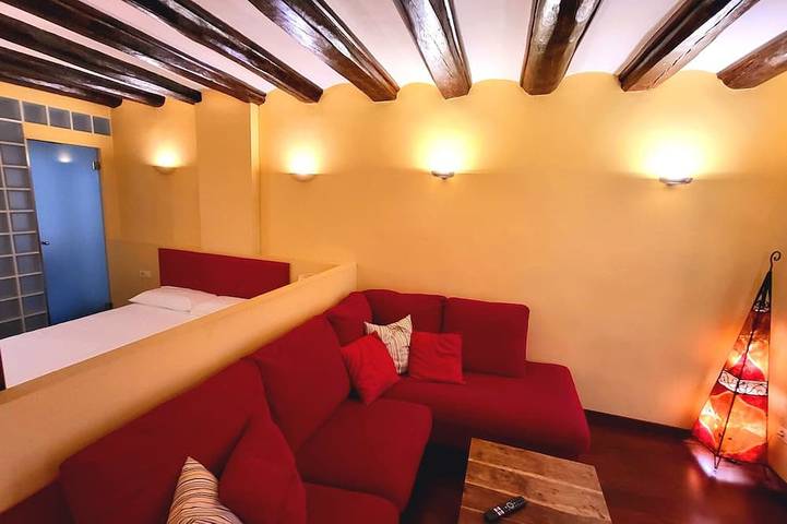 Appartement entier, Appartement pour 2 personnes à côté de La Rambla et de la Plaza Catalunya in Barcelona Centre, Barcelone