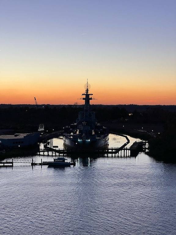 Ganze Wohnung, Panoramablick auf den Fluss Downtown Condo W / Balkon in Wilmington, New Hanover County