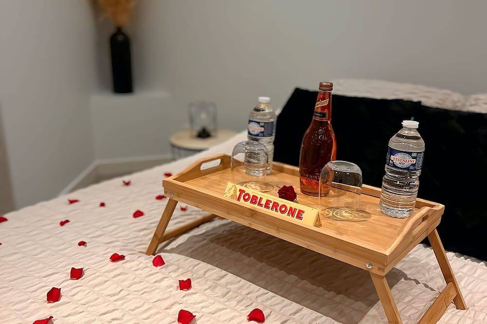 Entire apartment, Modern Spa - Cozy & Chic Jacuzzi / Hyper center 🌹 in Brunoy, Essonne