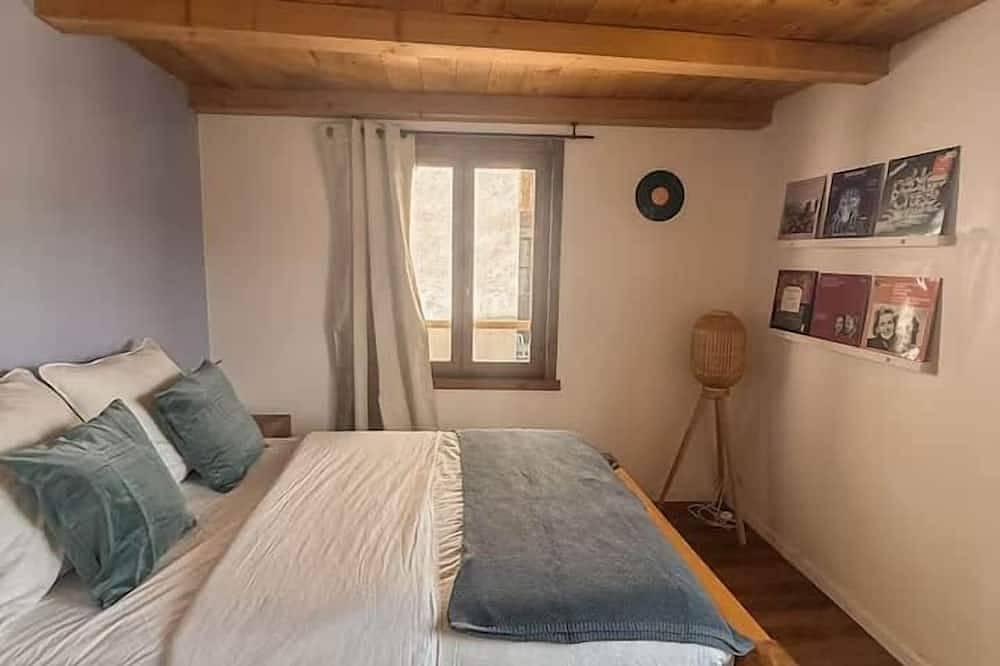 Appartement entier, Maison centre village et piscine in Chanaz, Région de Chambéry