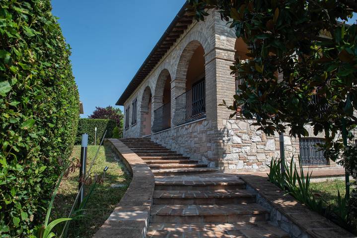 Bed and Breakfast 'Dolce Alba' con giardino privato, Wi-Fi e aria condizionata in Montecastrilli, Provincia di Terni