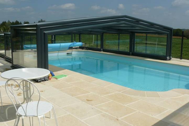 Location de vacances pour 4 personnes, avec jardin et piscine à Ergué-Gabéric